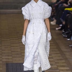 2017春夏倫敦女裝-Simone Rocha