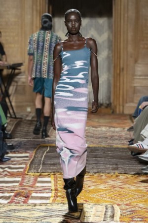 25春夏倫敦時裝週 趨勢報告：重點材質MATERIAL