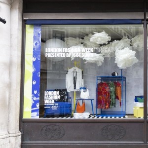 助力設計師發展 倫敦時裝週快閃店展現英倫時尚活力