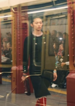Chanel 2025 Métiers d’Art：Matthieu Blazy在紐約地鐵開啟首秀
