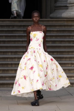 25春夏倫敦時裝週 趨勢報告：潮流氛圍THEME